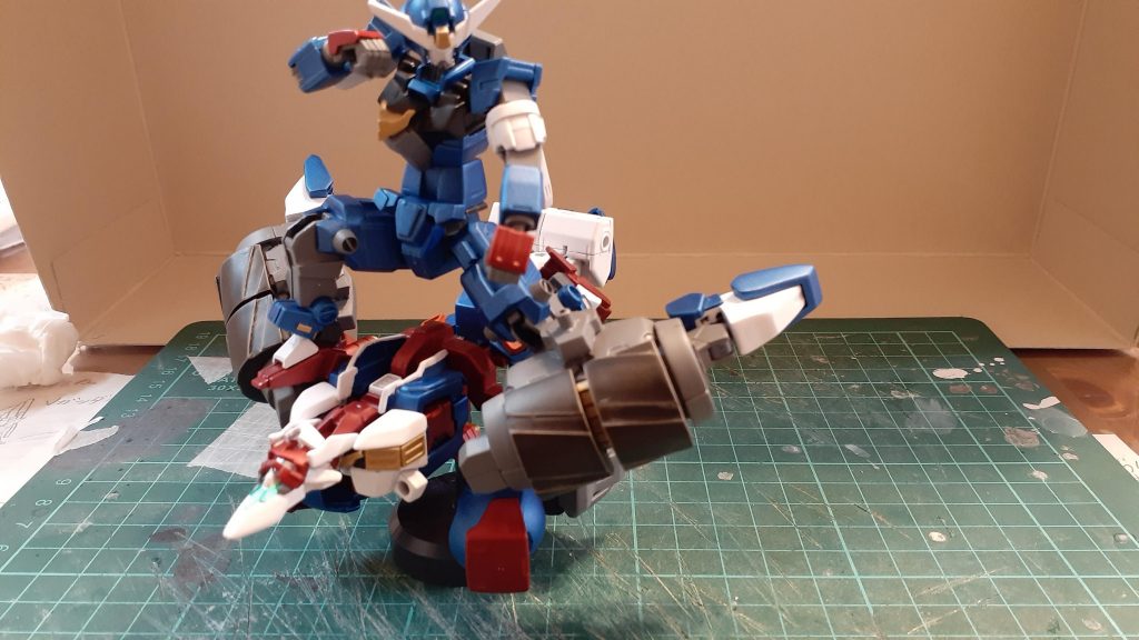 そしてーコアチェンジ!セルファイターに装備された『ファイターアーマー』をGEARガンダムが装備することでー