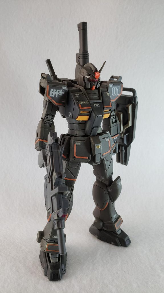 オリジン系ガンプラ初購入、ディティールの細かさに驚きです。全部成型色でいいかと思っていたのですが、アンクルアーマーの一部が色分けされていないのでそこに合わせてライトグレー部を塗装しました。使用したのが佐世保海軍工廠標準色なので本来のものより暗めです。