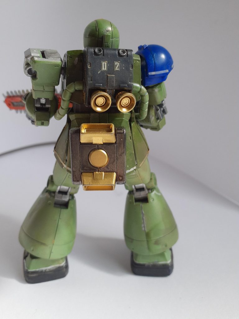 腰のパーツは、外部バッテリーで、長時間活動や外して、発電機としても使用可能。ジムジムの余剰パーツを使用。