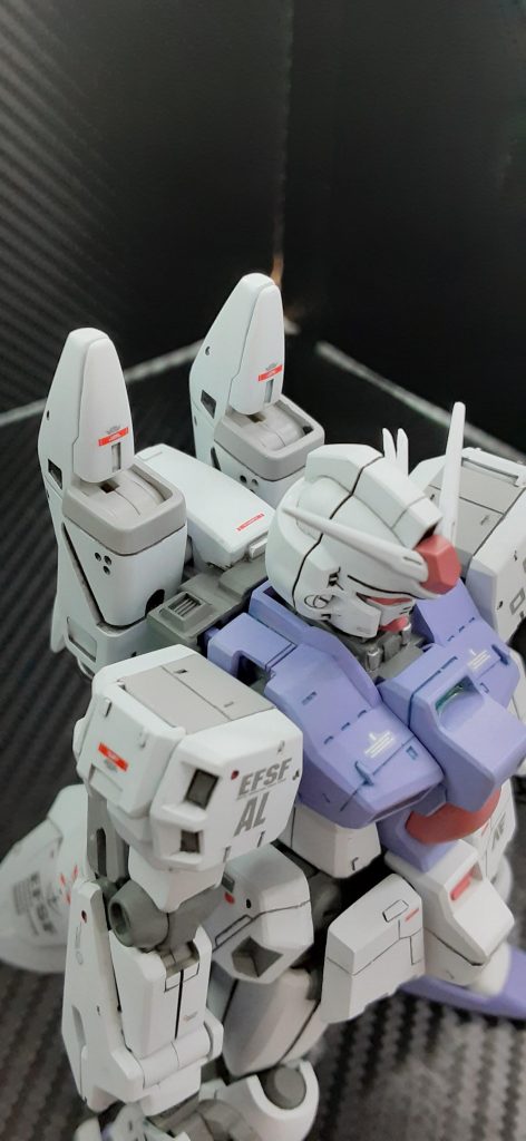 バックパックはそのままRX-78のランドセルの上に加工して取り付け、ボリュームアップを図りました。