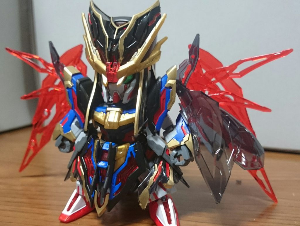 ・司馬懿デスティニーガンダム「三国伝」ではサザビーが演者だった司馬懿。今作ではデスティニーが演者スね塗装箇所は……・ゴールド……頭部(アンテナの飾り以外全部)、肩、ガントレット、フロント/リアアーマー、脚部装飾、シールド、バックパック・レッド……頭部、顎、肩、ガントレット、リアアーマー、脚部装飾、アンクルアーマー、爪先、シールド、暗潰冥葬・ブルー……胸部、フロント/リアアーマー・グレー……肘関節、フロントアーマー、脚部装飾・グレー下地スミ入れ塗料ブラック……後頭部装飾、胸部、フロント/リアアーマー、シールド、バックパック・ホワイト……爪先