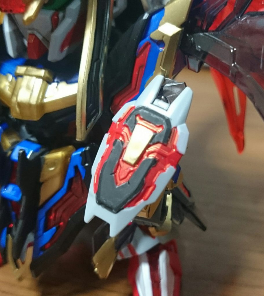 2箇所目はシールド。このシールドどちゃくそデスティニーの意匠あるっス。もう1箇所は後述…