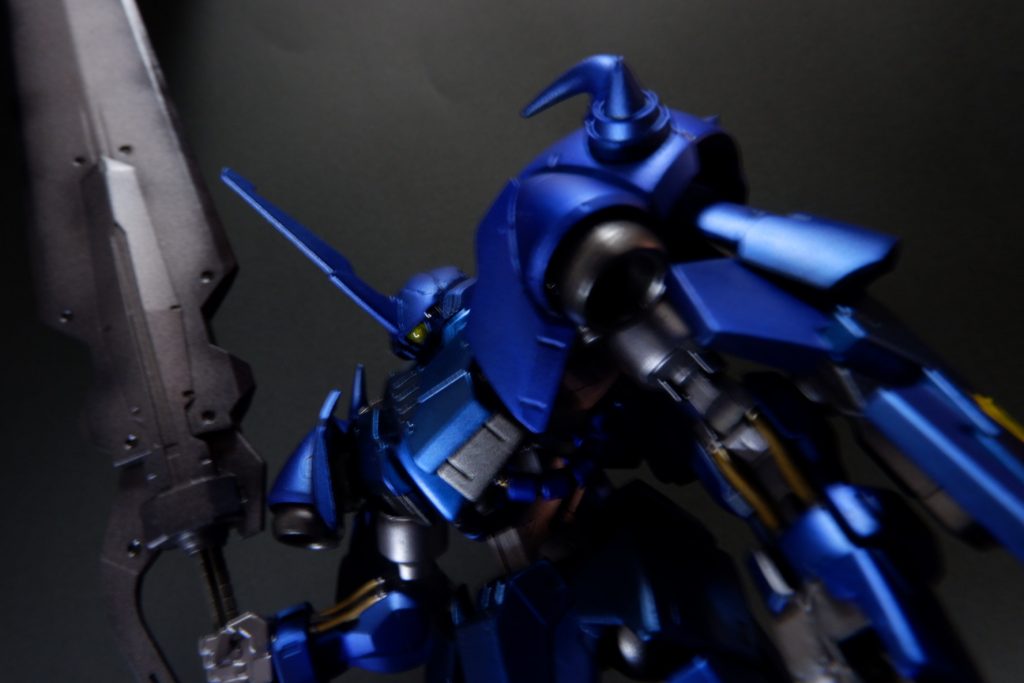 胸部内フレームの一部パーツを動力パイプに置換本来は腰にもつける予定でしたが、思いつきで作ったフロントアーマーのせいで断念…計画性のなさが露呈しまくる作品でした