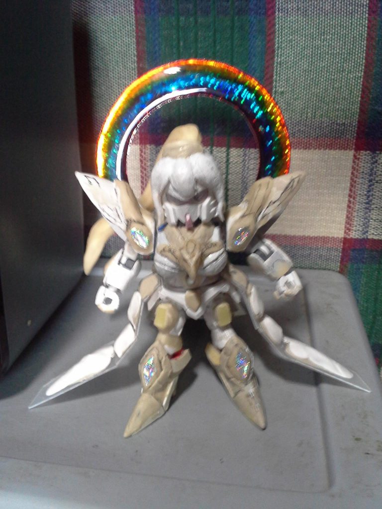 ベーシックボディ後ろのレインボーはレジン製です。透明なプラスチックボードにホログラムステッカーを貼り、ドーナツのような円の輪に切り、AとBの液体を混ぜて1日以上乾かしてから落とします。 ついに7色のレインボークリアカラーを塗りました