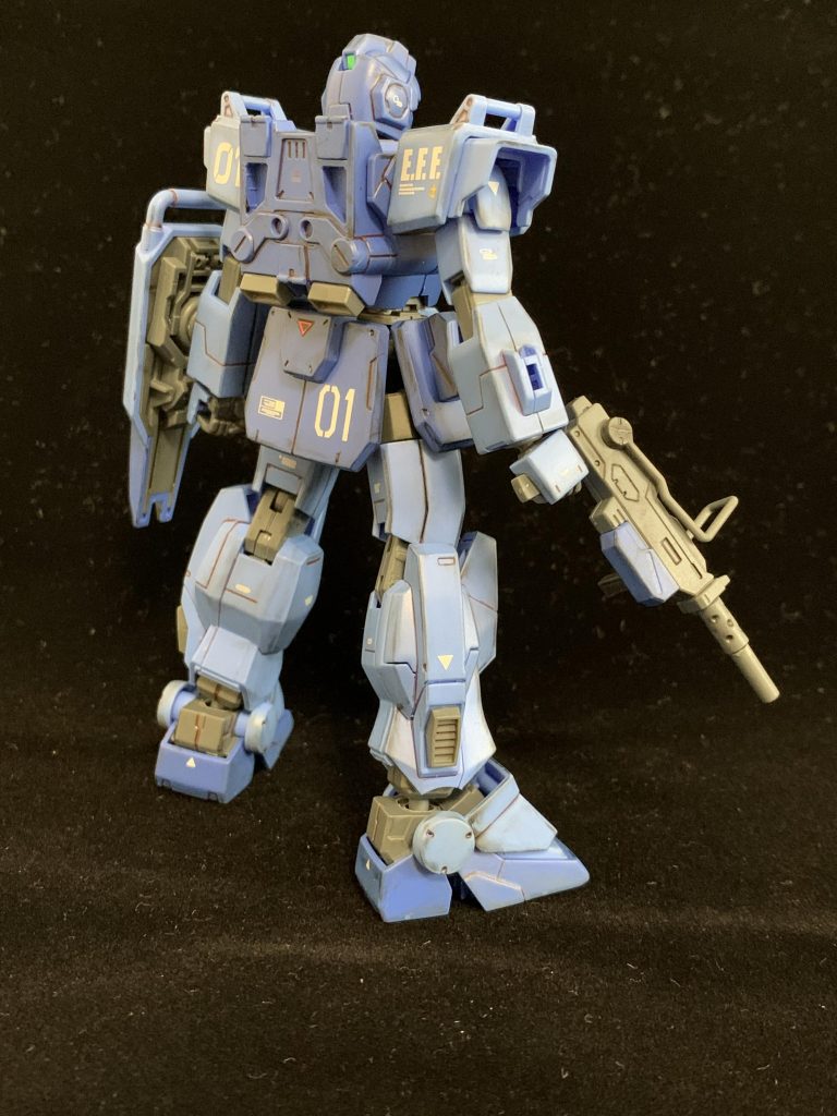 背面を別角度から。元々のキットの出来が良いので、合わせ目消しはしないで組んでみました。