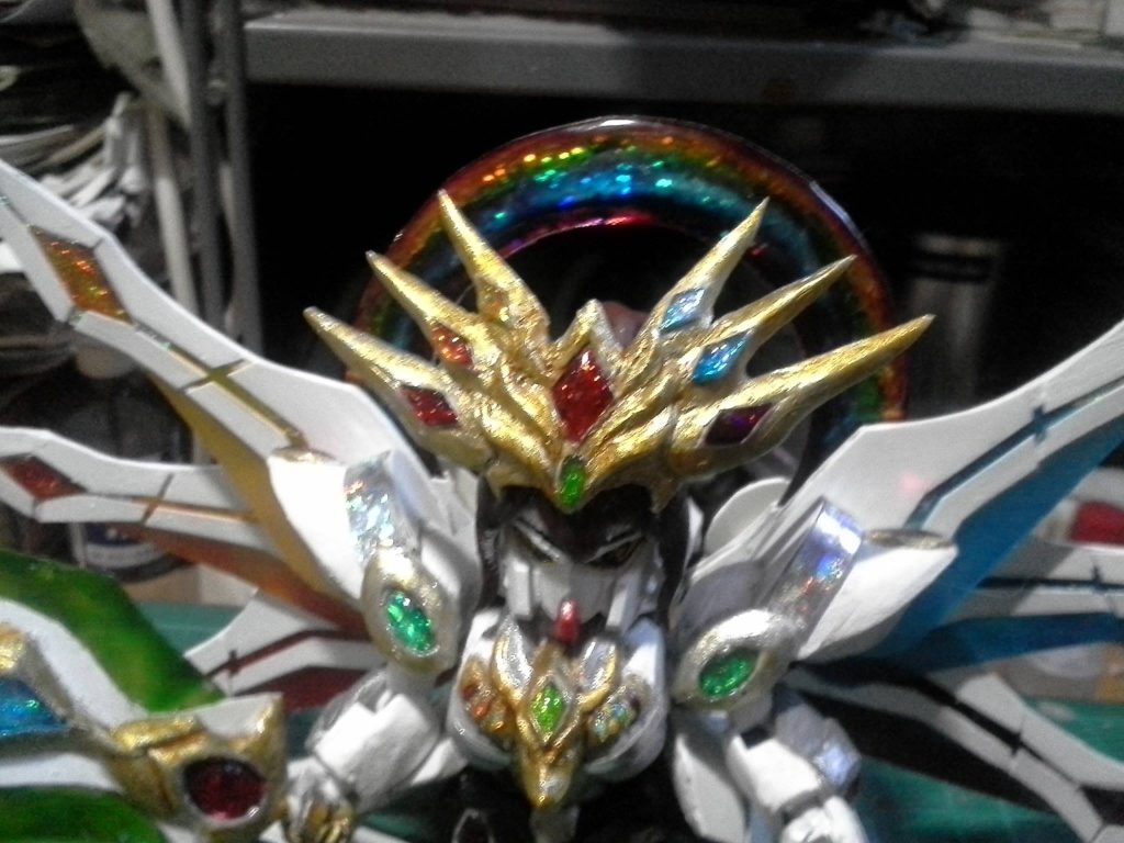 角飾樹脂製の7つのクリスタルパーツ、7つの異なる色で塗装された樹脂を備え、ベースとしてホログラムステッカーを使用しています