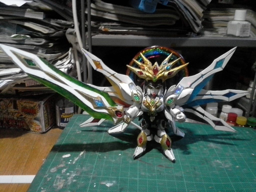 スタンドなし女性らしいスリムなボディと脚を強調するために、SDEX00ガンダムとストライクフリーダムを使って全身をミックスしました