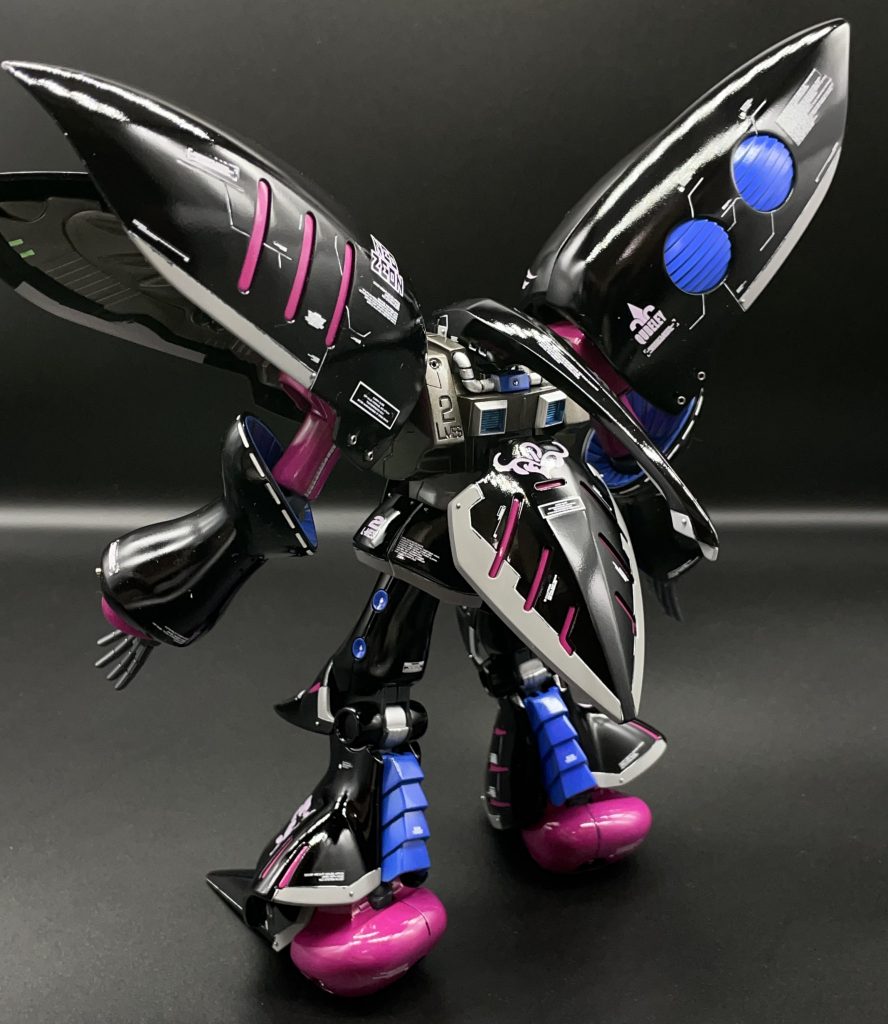 カラーはほぼフィニッシャーズです。ブルーブラックをメインにジャガーパープル、ライトガンメタル、フォーミュラフレンチブルーを使用。スミ入れはホワイトでモールドを目立たせました(せっかく彫ったし^^)