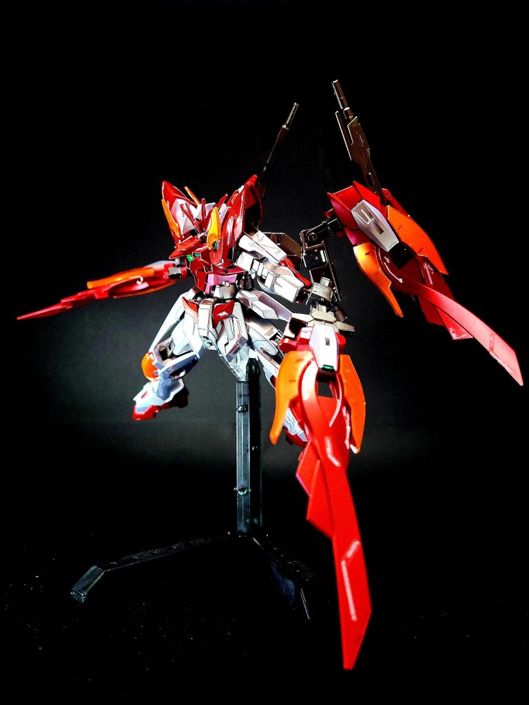 炎システムは、各部に配置されたクリアパーツ「炎クリスタル」によって、冷却およびエネルギー充填効率を高めた「ハイパー炎システム」へと進化