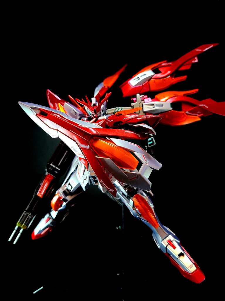 原典機と共通の武装として、ツインバスターライフル1挺、ウイングシールド炎の裏面にビームサーベル1基を装備する。従来のカレトヴルッフおよびカレトヴルッフ炎も使用可能