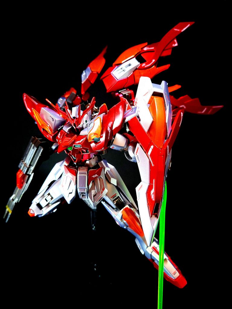 必殺技は、ハイパー炎システム発動状態で放つ怒涛の連続斬撃「天地雷鳴 真・炎王斬刃」、ネオバード炎モードで炎を纏いながら突撃する「天地雷鳴 炎神翔斬」続編『GBF-炎T』でも常に改良され続けており、細部形状も変更されている。のちにユウセイから従妹のユウカに託され、彼女の製作した新武装「ツインバスターライフルフレア」を追加装備する