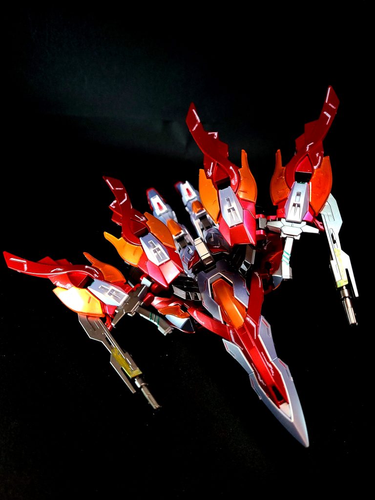 ネオバードモードへの変形機構も健在で、火の鳥を思わせる姿から「ネオバード炎モード」と呼ばれる