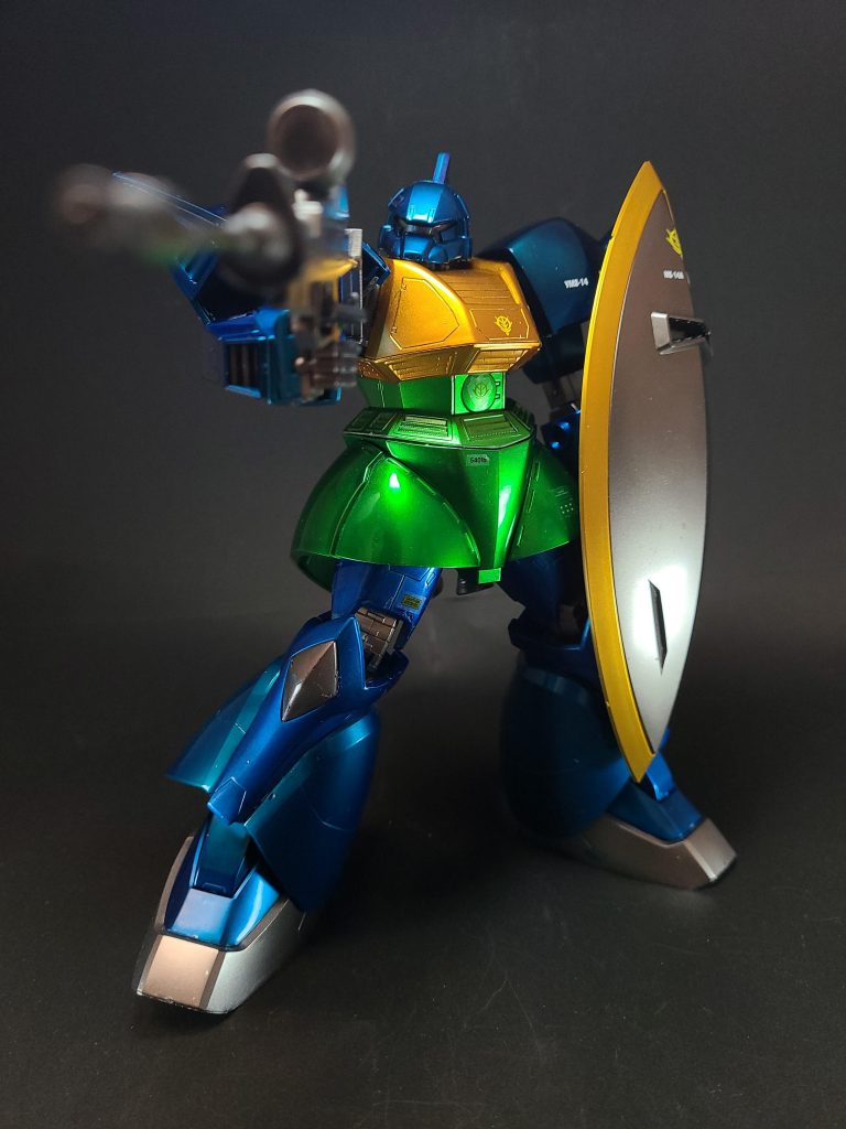 武装編集ビーム・ライフルジオン軍がサイド6経由で入手した連邦軍の技術資料（エネルギーCAP技術）を導入し、開発された。ただし、製作に難航して完成は本体よりも遅延している[9]。ジオン公国軍が初めて量産化したビーム・ライフルとなる[11]。