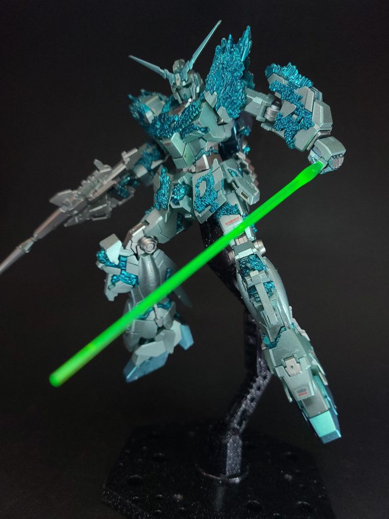 これらの超常的な力を目の当たりにした地球連邦政府は、コロニーレーザー相殺、大部隊規模のMS群の核融合エンジン停止に続く、ユニコーンガンダムによる「三度目の“奇跡”を警戒する連邦軍の及び腰」が理由でメガラニカの追撃を断念したとされている[75]。