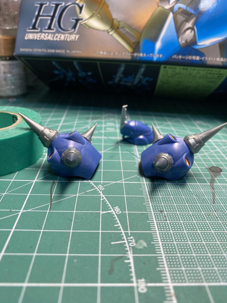 頭部のアンテナも公式改造パーツに変更。