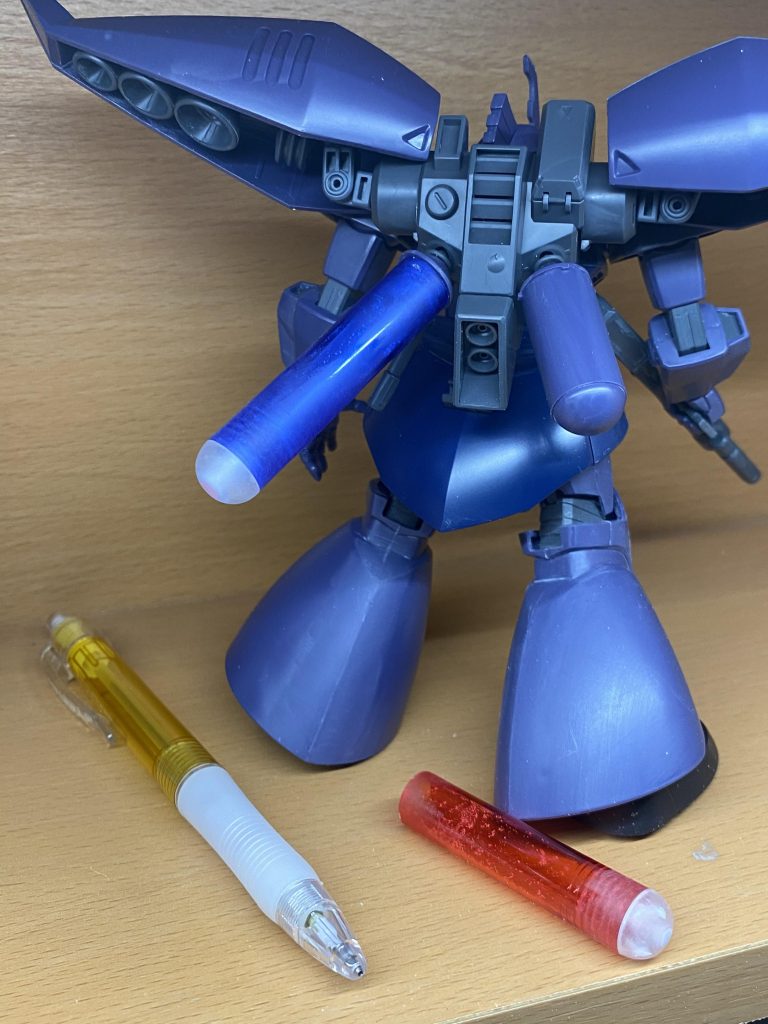 長めのプロペラントタンクは、百均で3本セットのシャーペンの軸を使用しています。