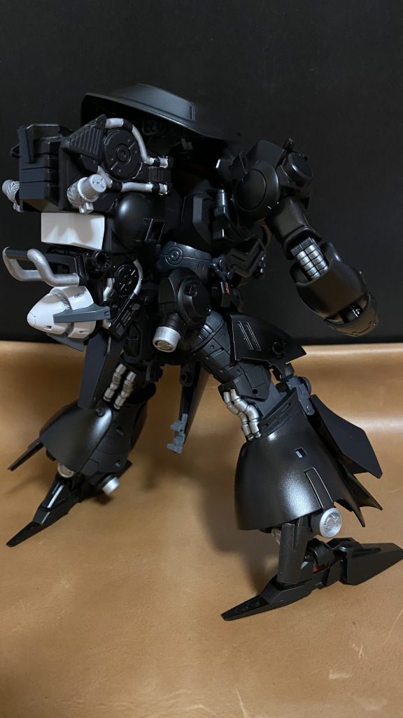 調査の結果、この機体は、GNドライブ搭載機であることが確認されている。大出力の為か、溢れるほどのGN粒子は、プラズマ化し機体表面を覆っており、実弾、ビーム系問わずその装甲に届くことない。