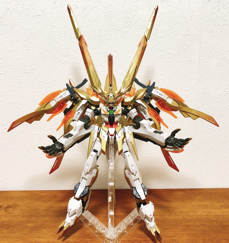 ガンダム・サンサタナス(第二形態)アマテラスを展開し、バックパックに装備することで、高出力での移動、攻撃が可能に…的な!