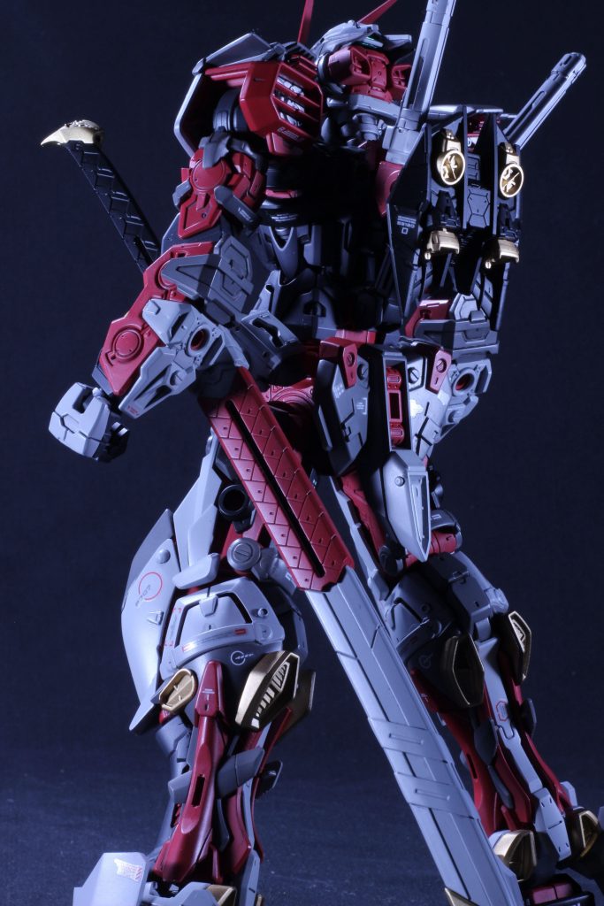 赤 黒 金のコンビネーションが綺麗にハマってくれました