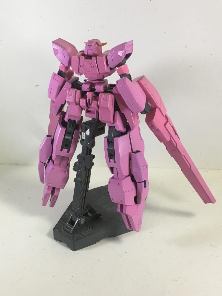 足のピン立ち以外は劇中のセラヴィーⅡに近づけています。本機を組むために使用したキットは・HGダブルオークアンタ・G-セルフ パーフェクトパック・ヴィクトリーガンダムのジャンクパーツを使用しています。これらのキットの流用の解説は次回にします。