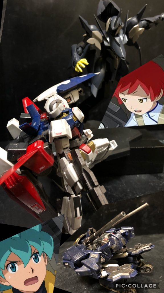 敵「....。」フリット「お前たちは一体なんなんだ!火星から何しに来た!?」敵「....。」フリット「火星に帰れ!ゴキブリめ!」敵「.....ボクはゴキブリじゃない...!」フリット「...言葉!?人の言葉を話した!?」デシル「ボクの名はデシル....。ボクはゴキブリじゃない!!人間だ!」フリット「人!?人が!?なんで!?」デシル「.....お前たちはこんなコロニーで、のうのうと平和に暮らして....!許せない!!全部破壊してやる!!」フリット「どうして人がコロニーを襲うんだ!?」デシル「ボク達は火星の人間だ!ゴキブリの蔓延る過酷な火星から来たんだ!ボク達を忘れてのうのうと暮らしてる、オマエ達を許しておけるか!」フリット「火星に....人が!?」デシル「そんなの関係ない!お前たちは全員死ぬんだよ。」ウルフ「フリット!そいつが何者だろうが関係ねえ!!俺たちの敵、ゴキブリの親玉だ!」デシル「アハハハっ!そんな動きでボクの動きについて来れるかよー!」フリット「速い!!」ウルフ「フリット!AGE−1単体でも可変出来る!負けんじゃねえ!」デシル「ええ!?AGE−2の立場はー!?」