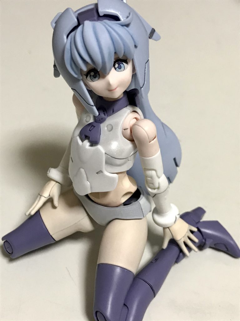 ガンダム要素はどこにもありませんね(^^;首、腹部、大腿、手はキャラクターフレッシュで塗り、人間っぽくしました。持ち歩きたいなコレ(笑)