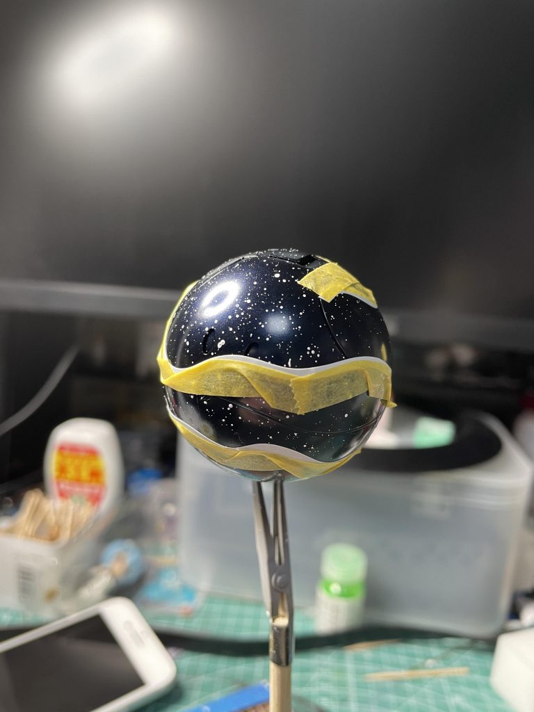 塗装過程。最初はマスキングしましたが、結局これはほとんど活かされず。