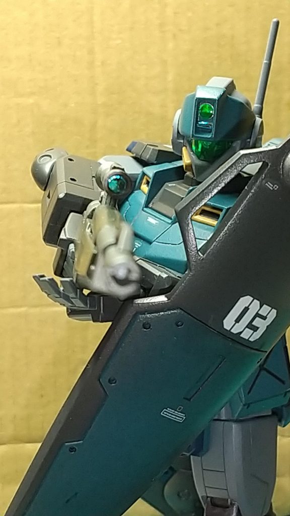 ヘッドのバイザー2段目のセンサー?とライフルスコープには偏光シールを使ってみた。Hアイズよりいいかも。シールドがなんとなく鋳造仕上げみたいに写っているけど、これはつや消しトップコートによるもので、シルバー系の塗料は使っていません。↓おまけ