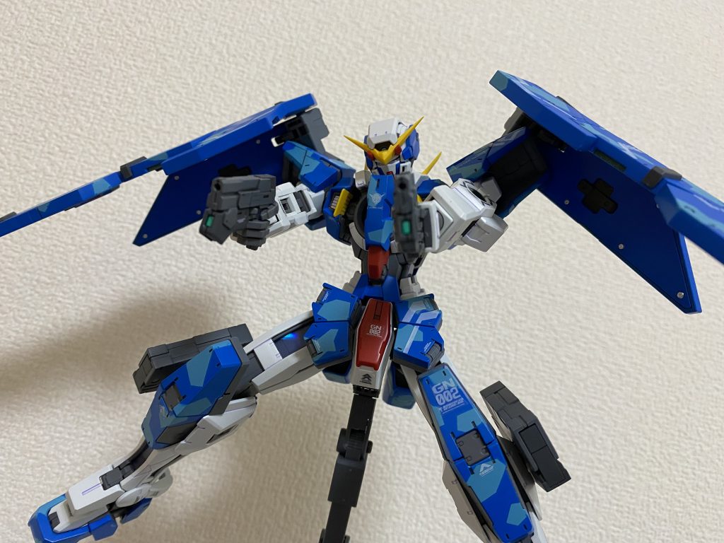 GNビームピストル上空からばらまいてくるイメージフルシールドが羽みたいに展開するのでこれまたかっこいい