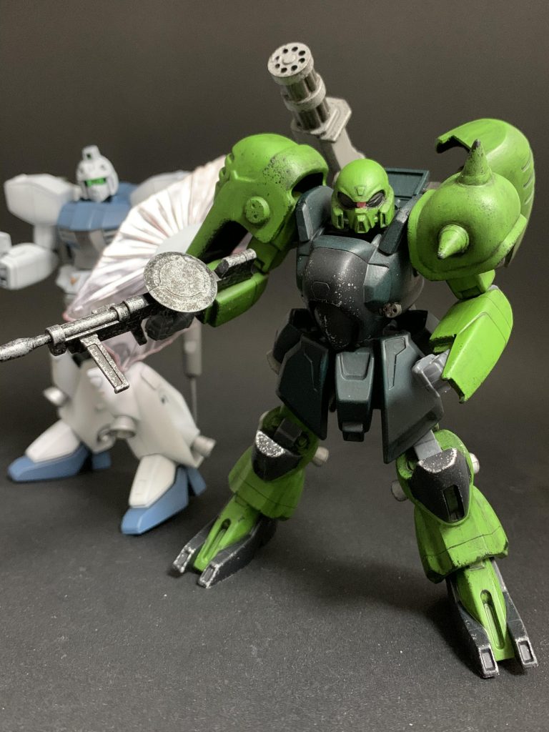 ゾリディアザク出撃する！こちらは基本色変えだけです。手持ち武器をザクウォーリアのマシンガンに変えています。