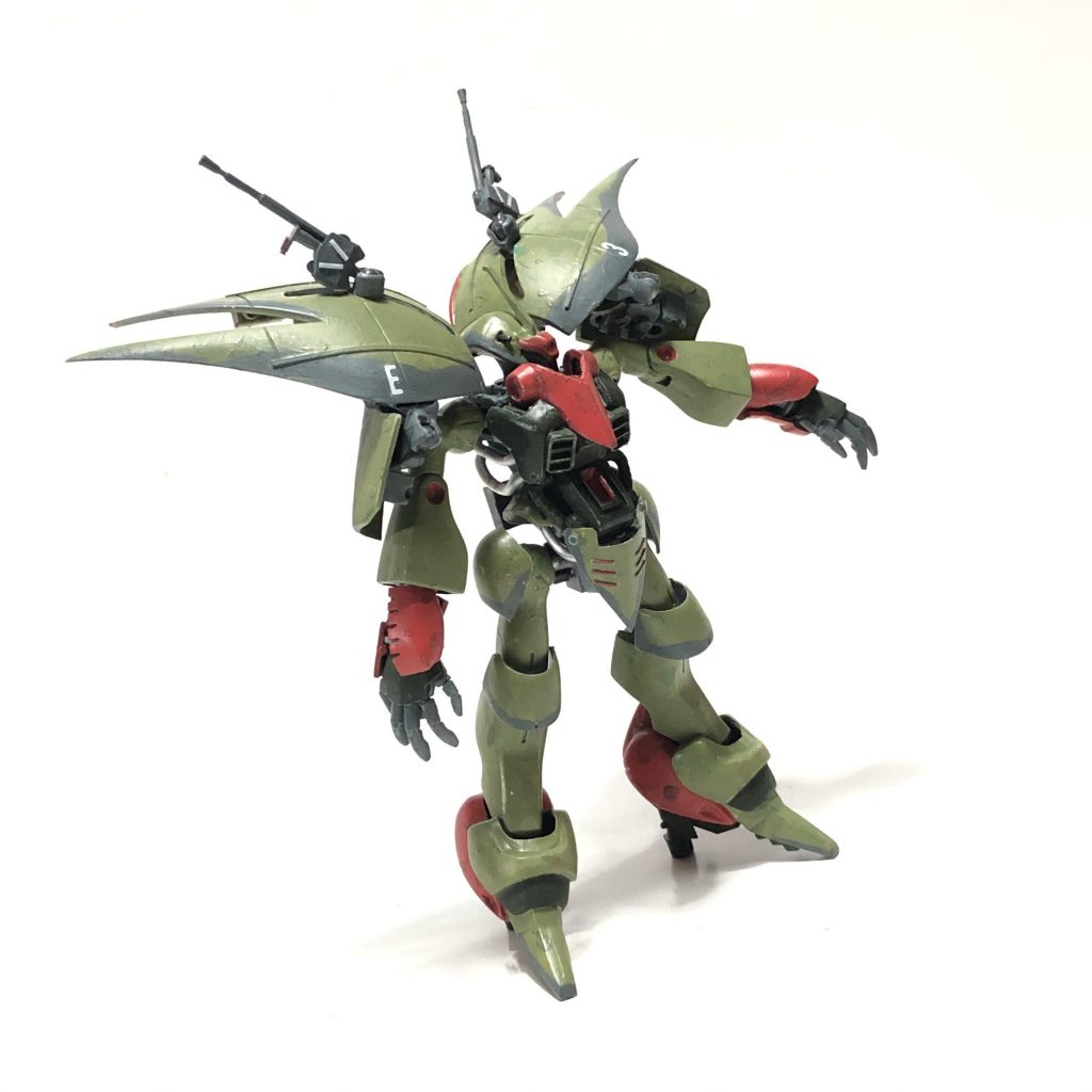 エルメスパピヨンエルメスダムドのバックウェポンシステムをパージしたMS。オールレンジ機能は持たないが余りある性能を有する。