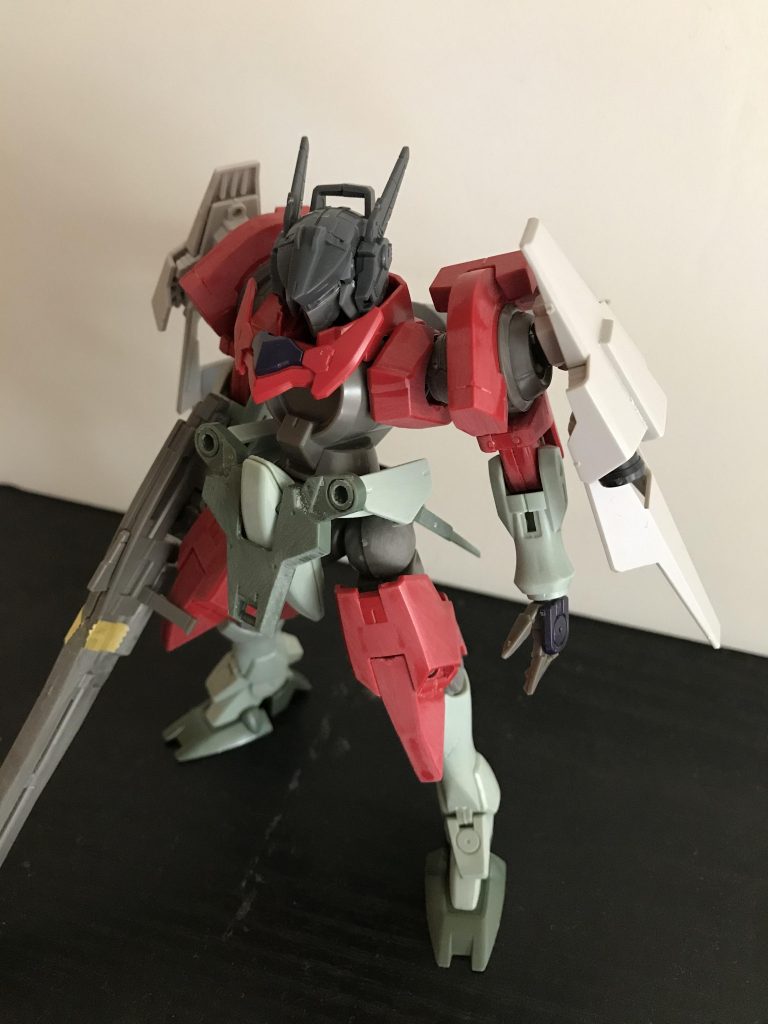 年代的に下半身はジンクスⅢに寄せて、日本刀プランも長めのビームサーベルで妥協しました。