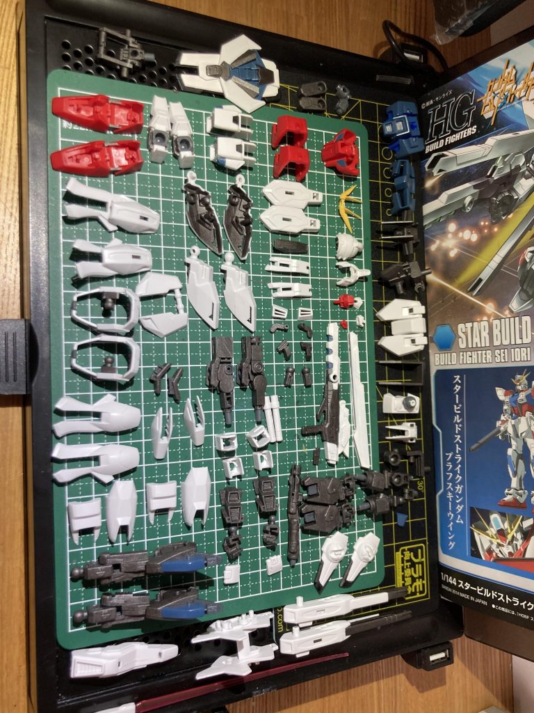 塗装も完了し、並べてみました！並べたことで塗装を忘れていたパーツを数点発見しました笑