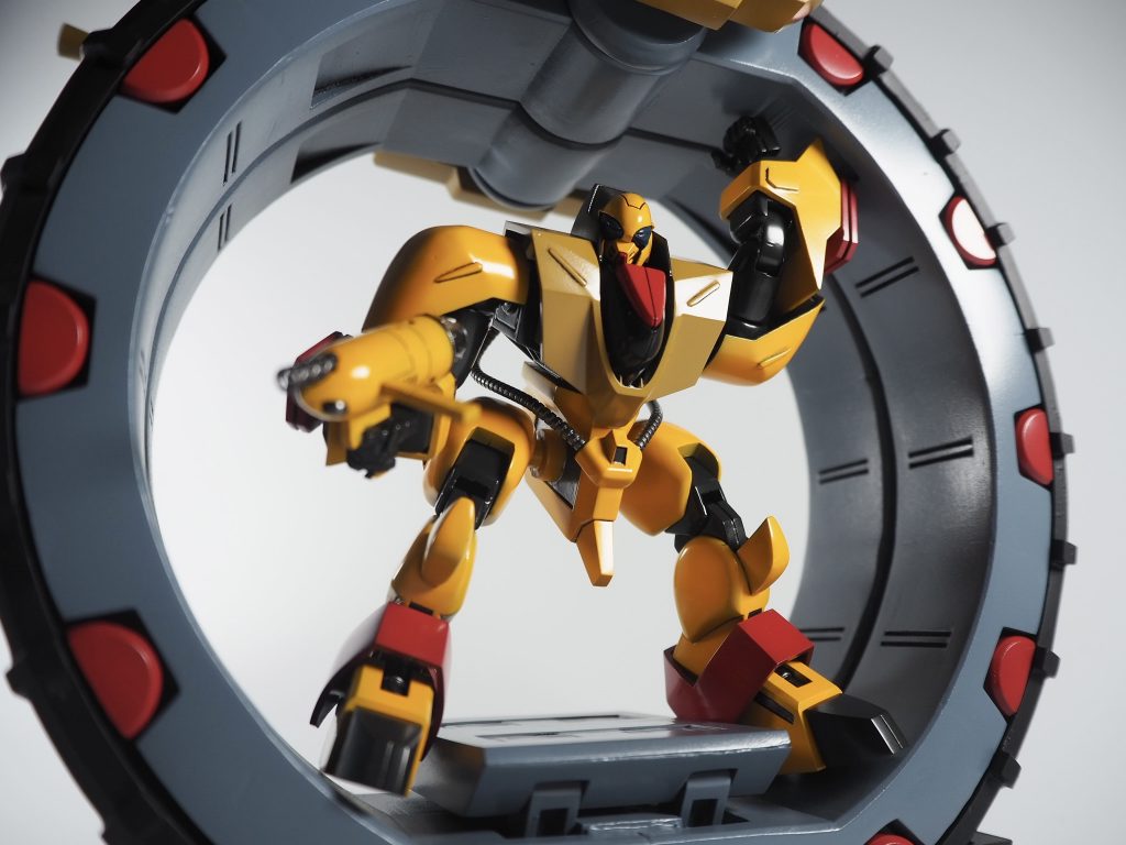 ゲドラフ本体は可動式でそれなりに動かせますが、デザインの都合上かなりポージングは制限されます