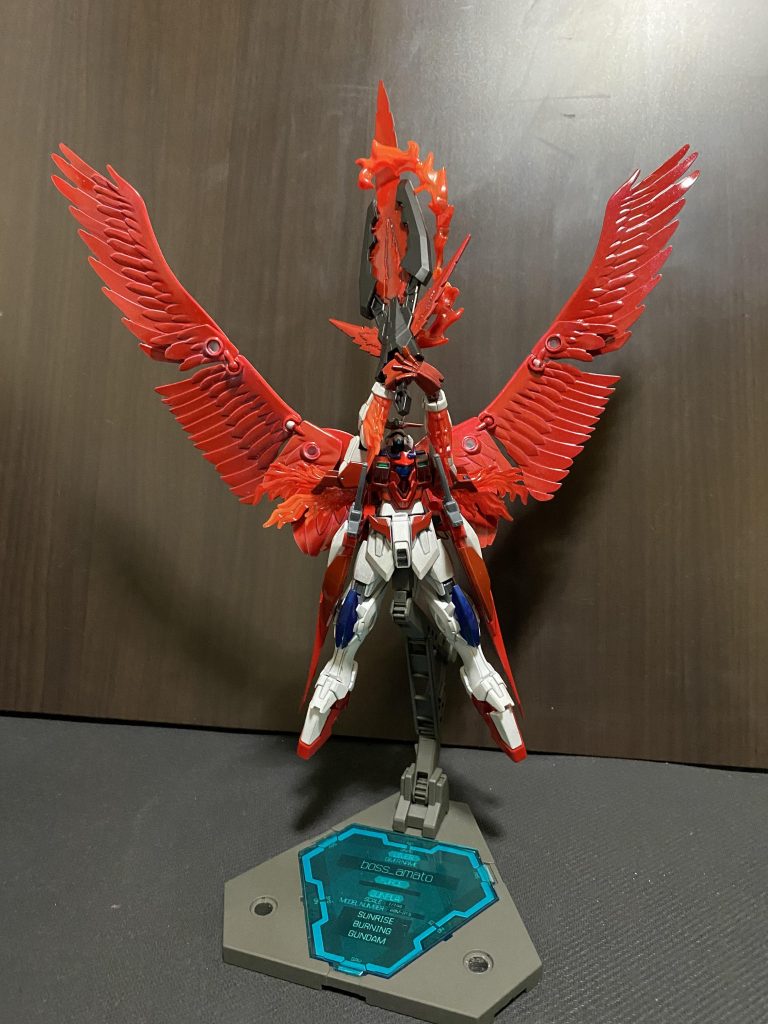 全てをかけた一撃的なトライスラッシュブレイド。トライエイジなら必殺技名が付いてそうです…(中学生の頃夢中でプレイしていたガンダムトライエイジ、10年間の稼働本当にお疲れさまでした)