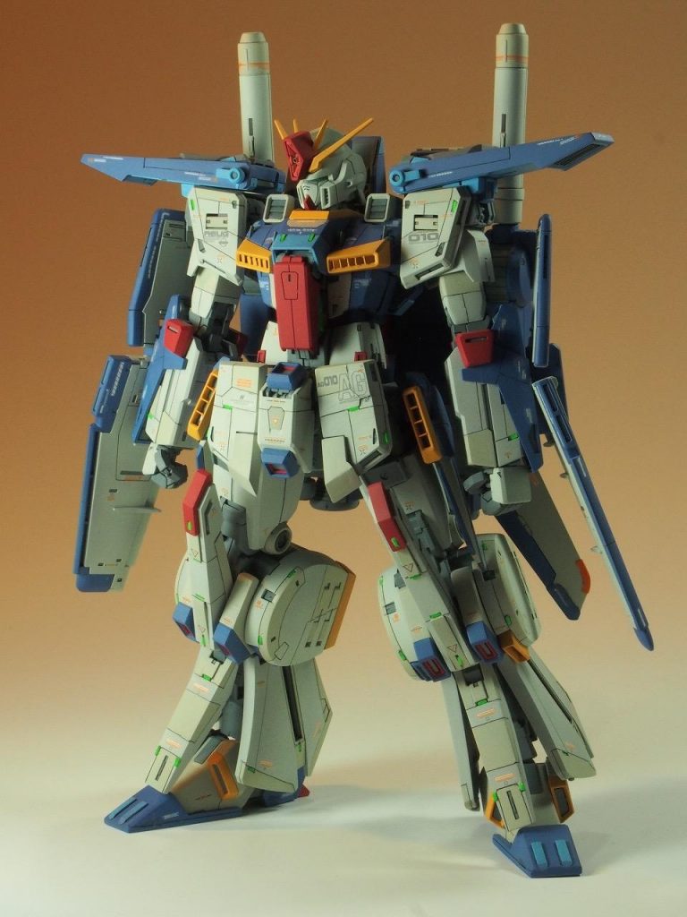 スタイル的な改修は控え、筋彫り、蛍光グリーンのポイント追加、ZZの雰囲気は残して飛行形態時にインパクトのあるカラーリングにしようと…