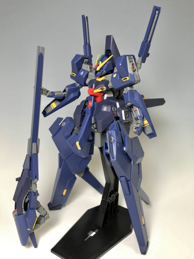 フロントビューです。メリハリの効いたプロポーションですね!まあ脚が長すぎるという意見もありますが(汗)