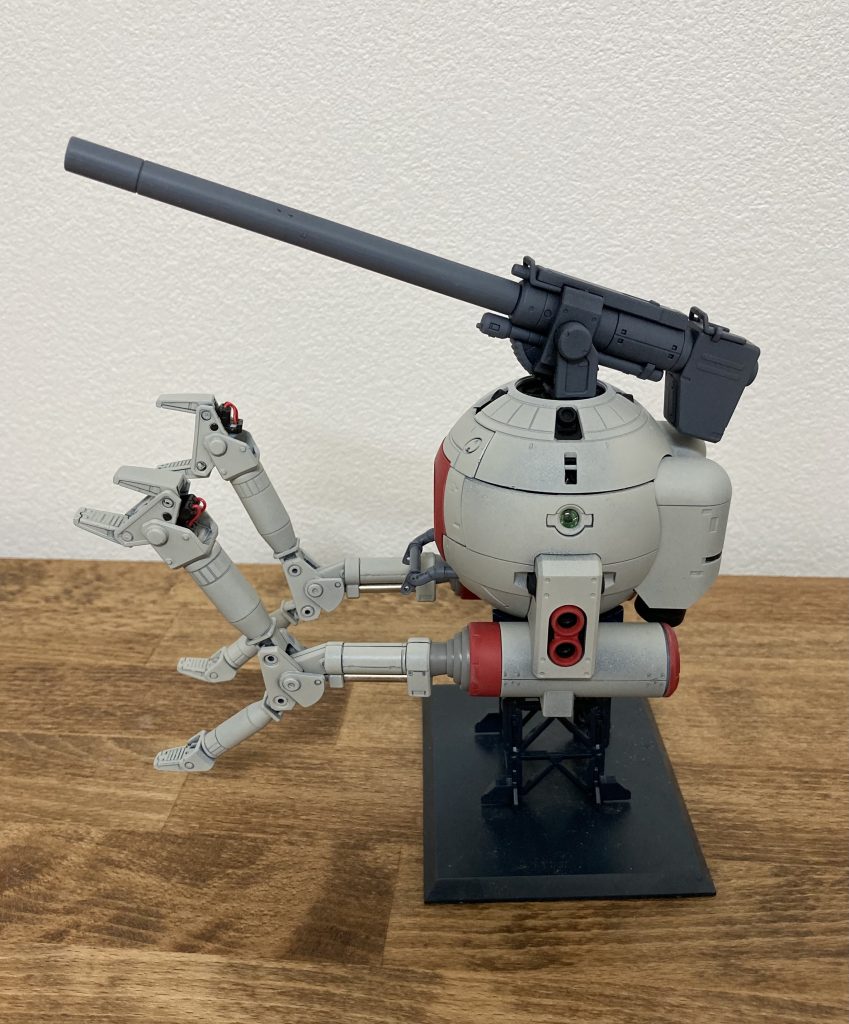 左側。所々に差し色の赤を入れて塗装しました。