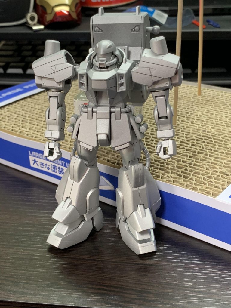 素早く済ませようと色の乗りやすいシルバーサフを使ったのは間違いでした。丁寧な作業が大事なのだと身にしみる作品になりました。