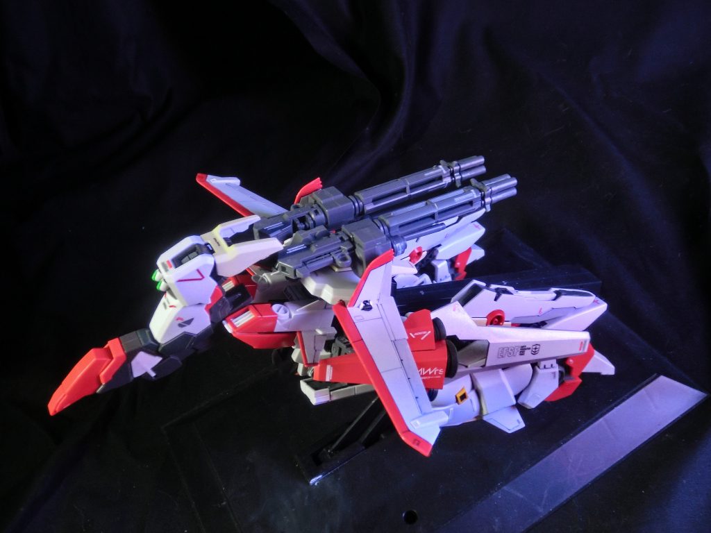 ジャバウォック時にはアルスの下半身部分はGボマーとして随伴分離後にアリスとして再度ドッキングする