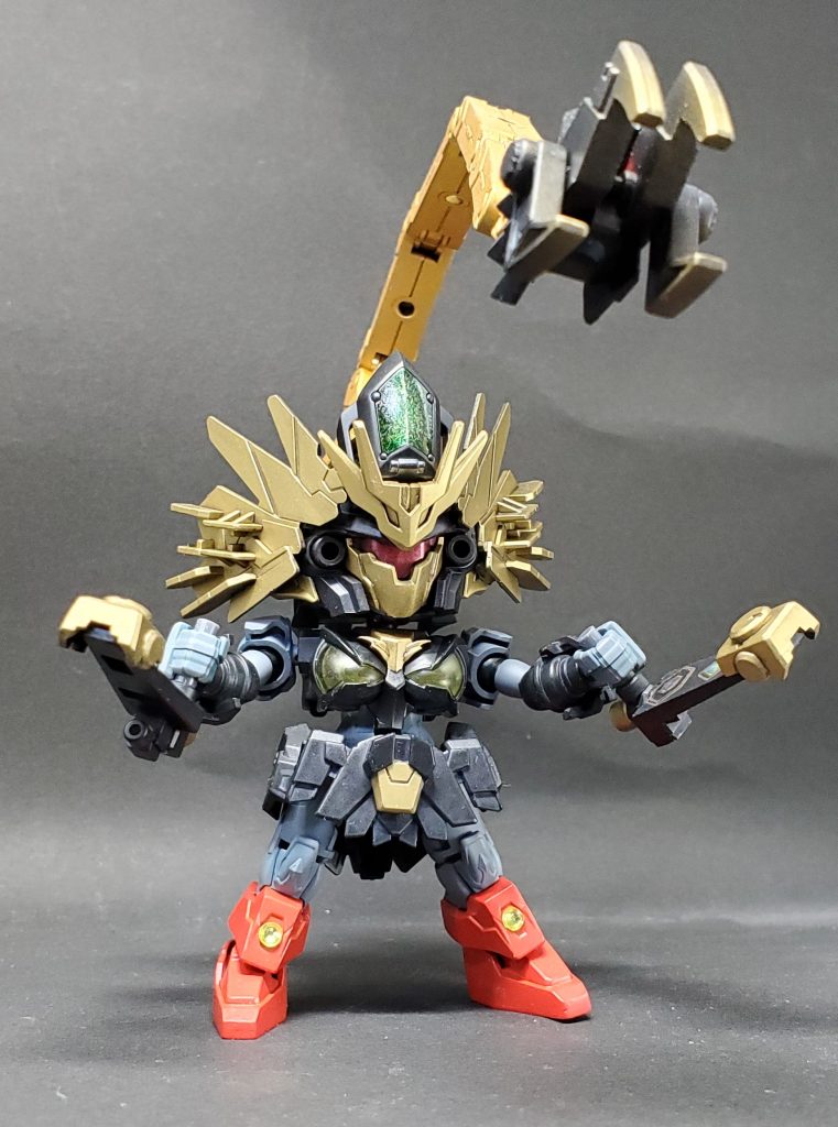 両手の「ＢＳトンファー」と髪先の「VNクロー」を武器としている。「私の髪を掴んだか。よろしいお相手しよう」