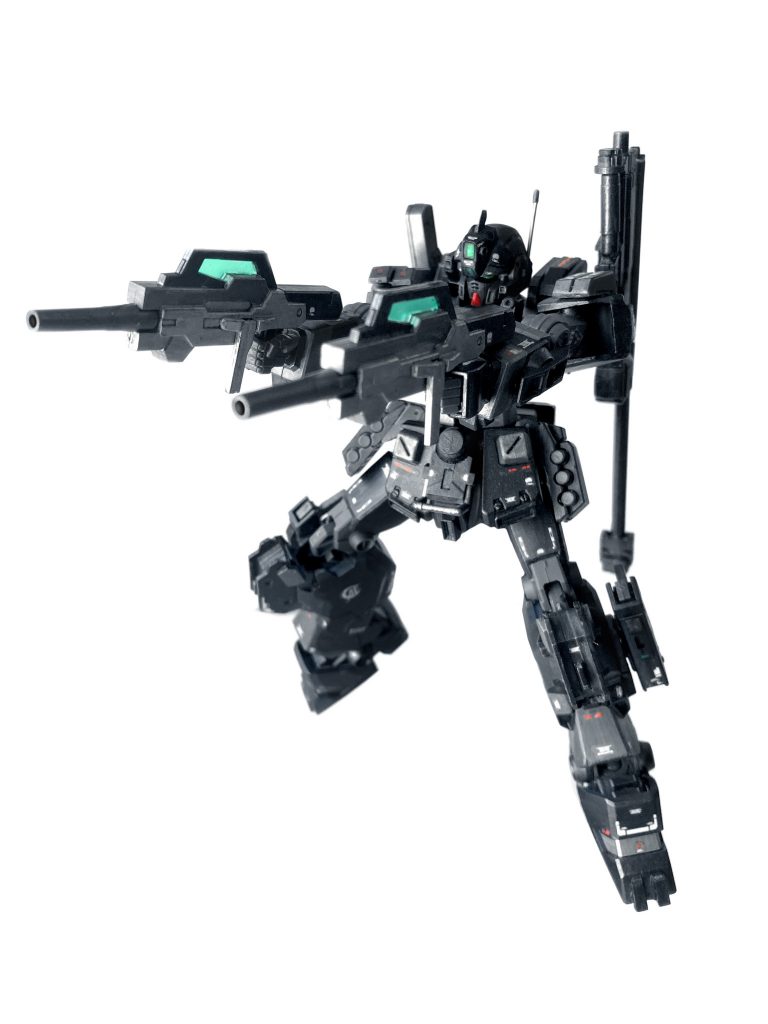 両膝にアサルトライフル2挺。ケルディムサーガ の両膝装備は衝撃でした。