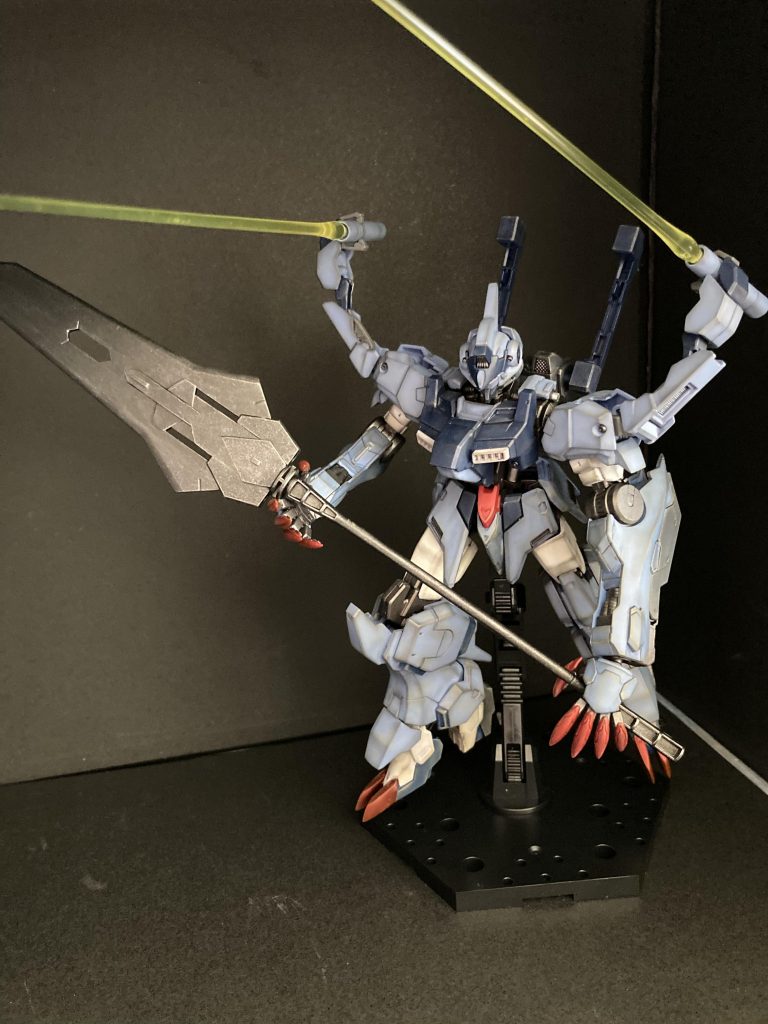 鉄血の世界感にそぐわないかもですが、やっぱりやりたいアーム展開からのハイパービームサーベル!