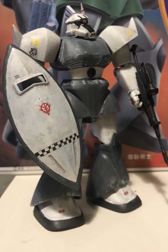 盾の白黒のラインは手書きで頑張りました。他はデカールです。