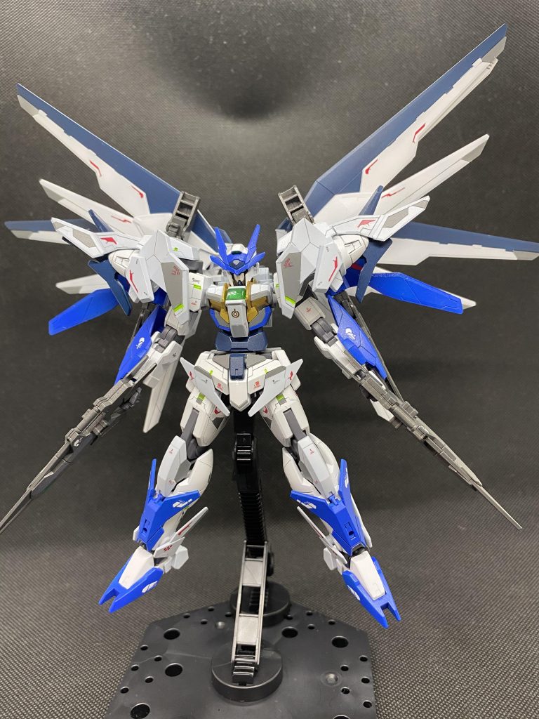 改造店としては、フリーダムのバックパックを移植し、カラーリングの変更、デカールマシマシで仕上げました