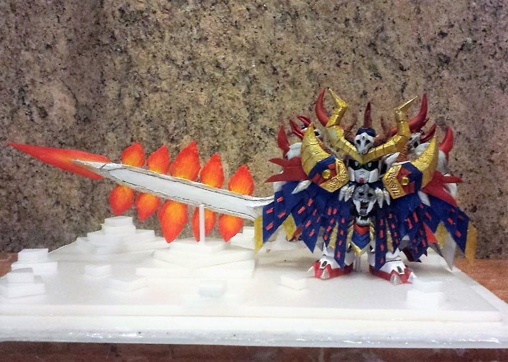 会場外での撮影テーマを選ぶときは、、バンダイは7月に香港で「SDCS クロスボーンガンダムX1」が発売されることに気づいたので、GBWC2018ガンプラに選ぶことにしました。 でも、発売日がGBWCの締め切り間近なので、このガンプラを改造できる時間はとても少です。