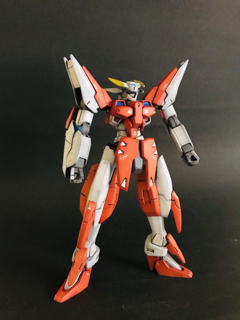 本体は頭部と膝アーマー以外はハルートとほぼ変わらないスマートな印象です。