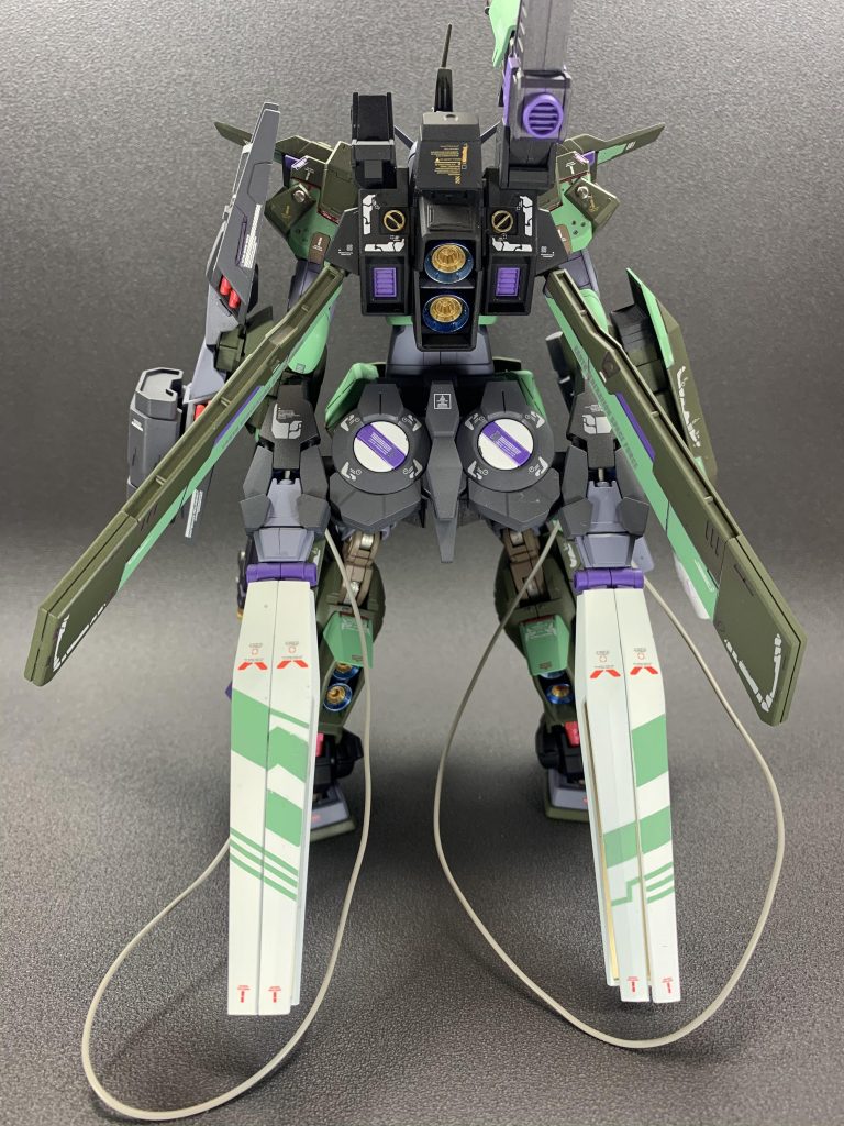 こちらのファンネルとジェガンぽいシールドはHGナラティブのB装備の物を使ってます。