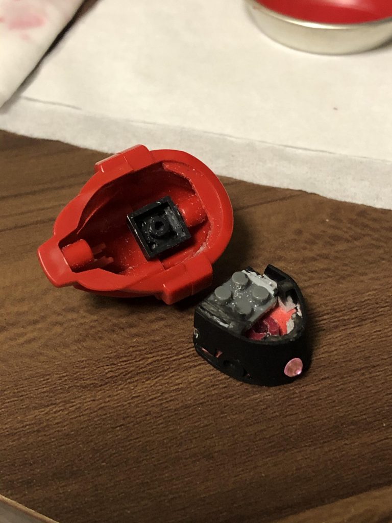 MGの頭と キットの土台とをジョイントするところ。ナノブロックを上手く使ってジョイントしてます。