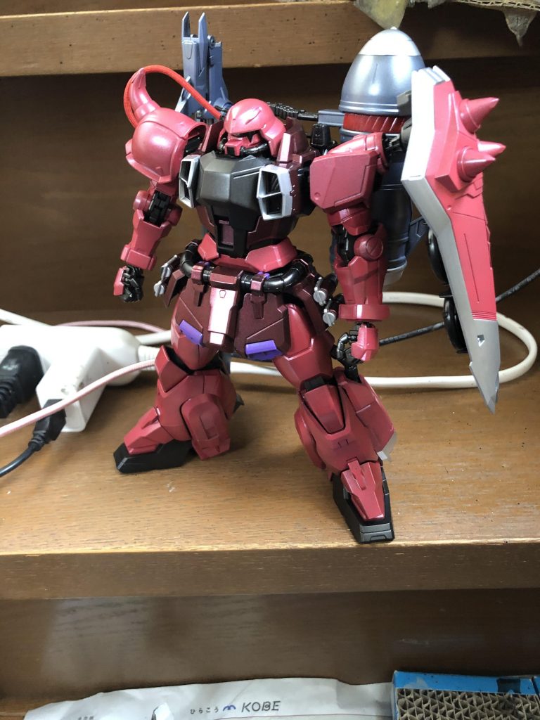 塗装前と塗装後の比較です。ボディの赤はもう少し濃くしても良かったかもですねー